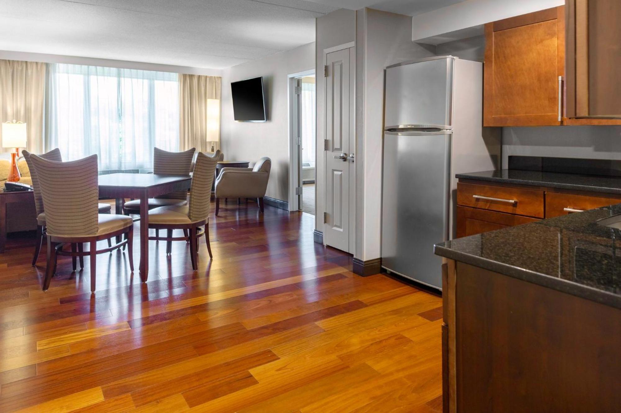 Crowne Plaza Boston - Woburn By Ihg Hotel Exterior photo